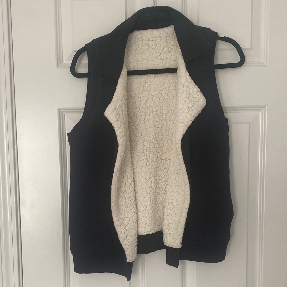 NWOT. Reversible Splendid Black Vest with White Lining